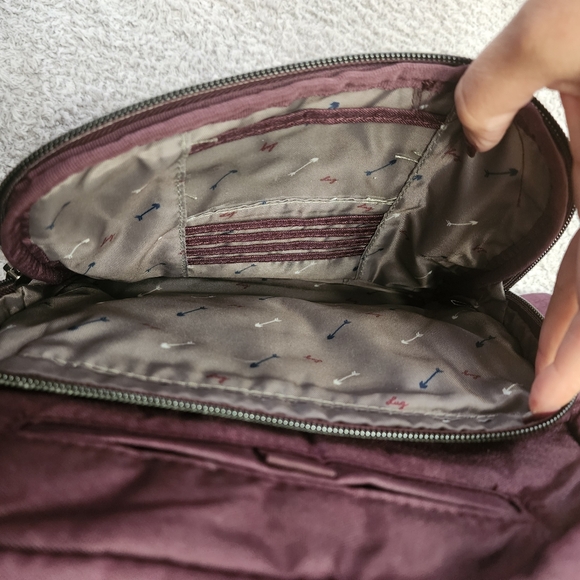 LUG Ranger crossbody Bag, RFID protected Plum color - Picture 4 of 7